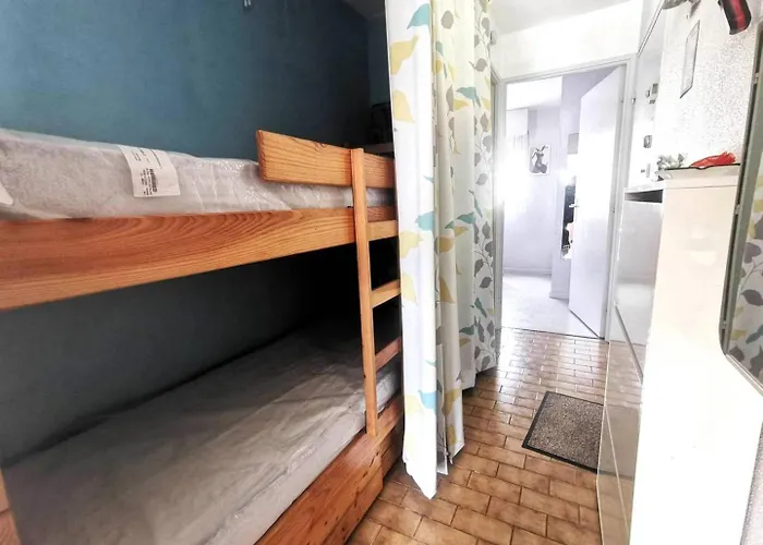 175 2 Pieces Rez De Chaussee Avec Piscine Quartier Mole Falaises