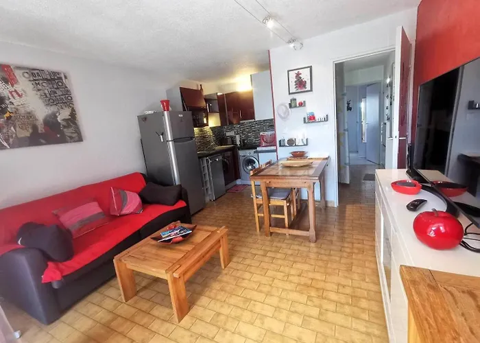 175 2 Pieces Rez De Chaussee Avec Piscine Quartier Mole Falaises *